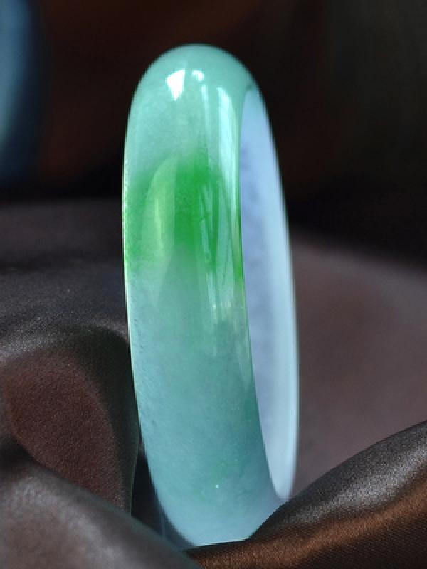 Zheru Jewelry Natural Burmese Emerald 54mm-64mm Light Green Flower Bracelet