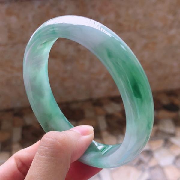 Zheru Jewelry Natural Burmese Jade Two-Tone Green Bracelet