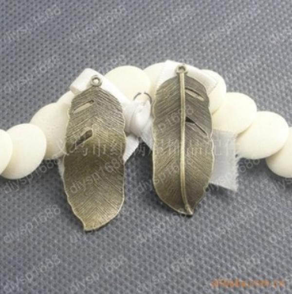 Antique Bronze Feather Shape Pendant Charm 40PCS