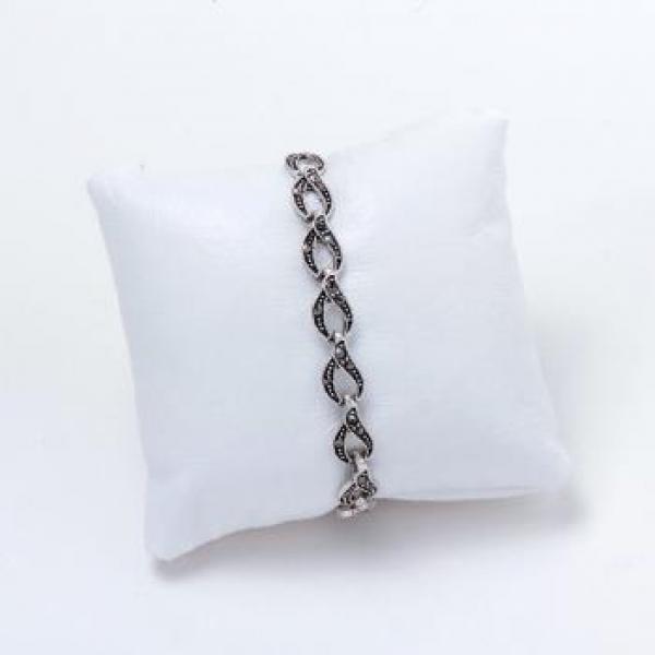 Elegant Gold Bracelet with Heart Charm