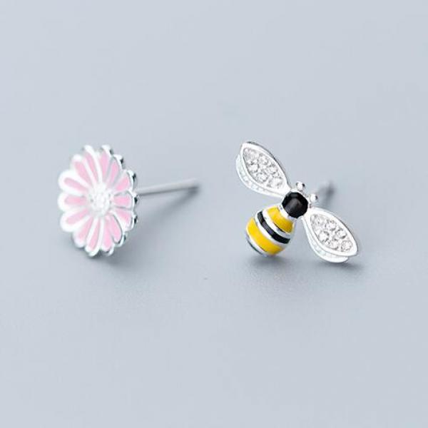MloveAcc 925 Silver Enamel Bee Flower Stud Earrings