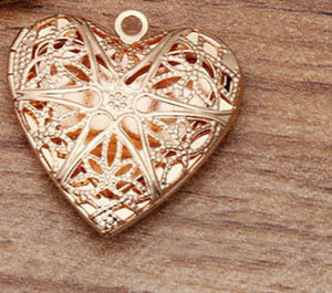 10pcs Heart Filigree Oil Aromatherapy Diffuser Pendant Charms