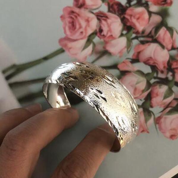 Elegant Silver Bangle Bracelet