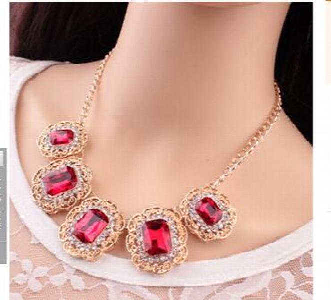 Noble Love Bead Flower Zircon Pendant Necklace