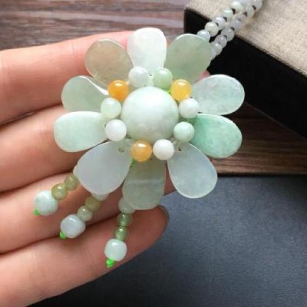 Zheru Jewelry Natural Burmese Jade Flower Pendant Necklace