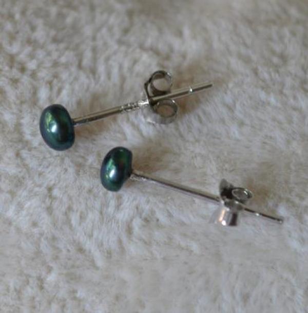 Freshwater Pearl Stud Earring 3.5-4mm Tiny Pearls Fine Jewelry