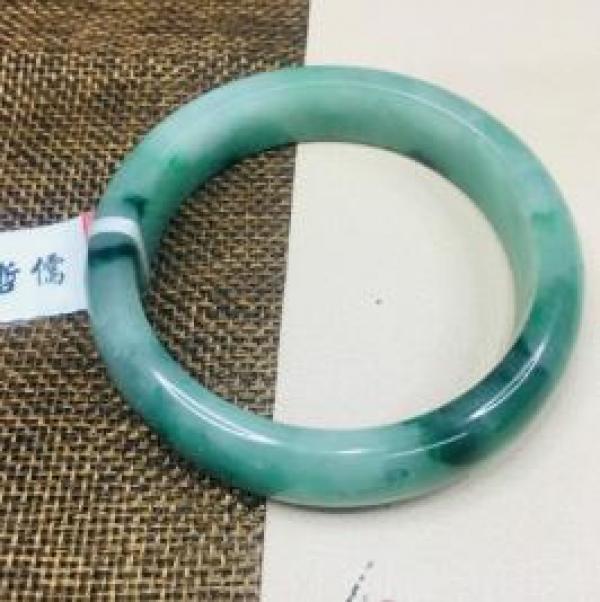 Zheru Green Bicolor Jadeite Bracelet