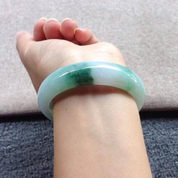 Zheru Jewelry Natural Jadeite Light Green Bracelet