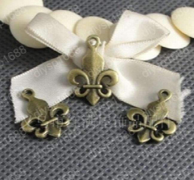 100pcs Antique Bronze Sakura Charms Pendants 21*15MM