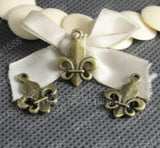 100pcs Antique Bronze Sakura Charms Pendants 21*15MM
