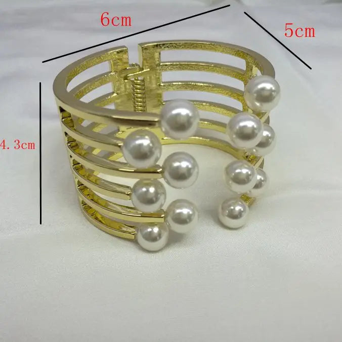 Pearl Beads Decorated Bracelet for Women