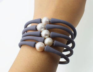 10-11mm Freshwater Pearl & Grey Silicone Bracelet 7.5in