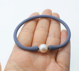 10-11mm Freshwater Pearl & Grey Silicone Bracelet 7.5in