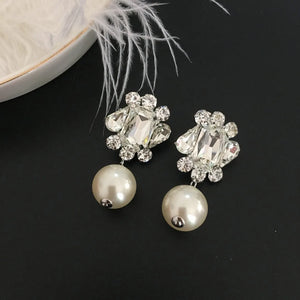 Temperament Women's Earrings - Sparkling Studs