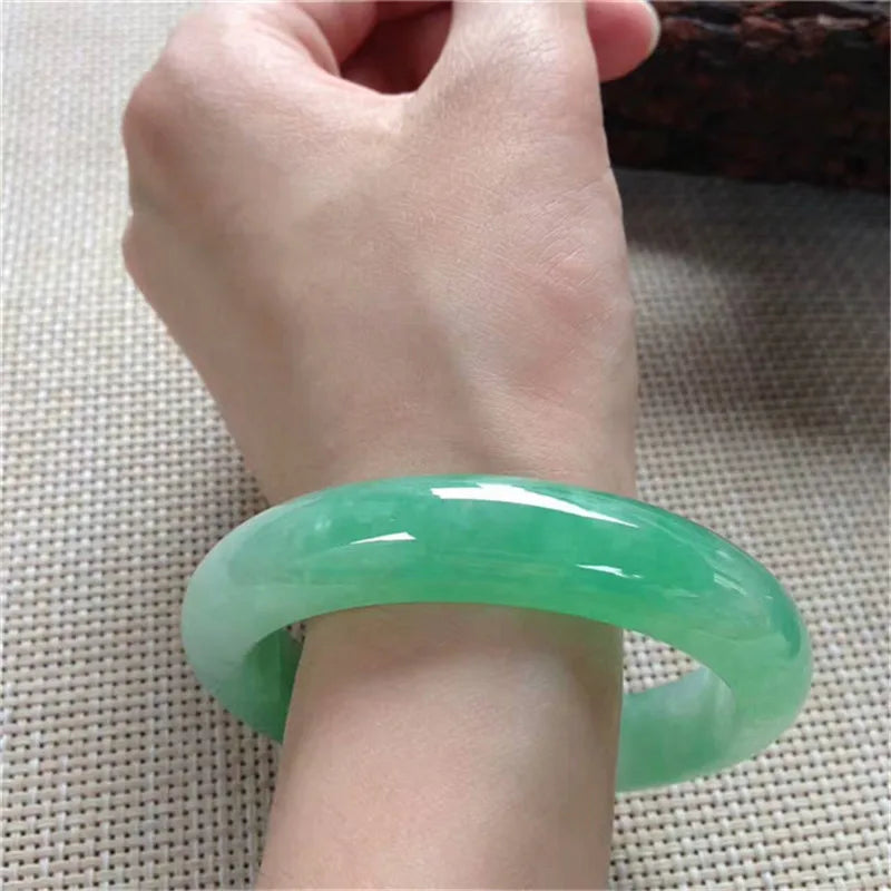 Zheru Jadeite 54-64mm Light Green Bracelet